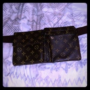 AUTHENTIC LOUIS VUITTON fanny pack